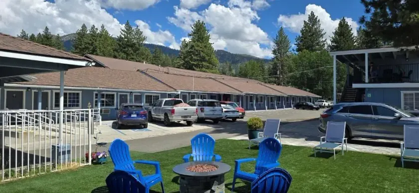 Bluebird Day Inn & Suites - Image 1