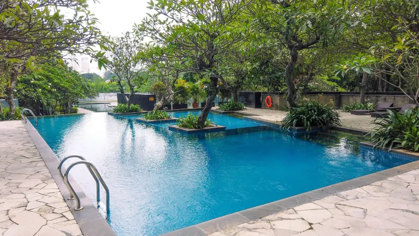 Modern and Luxurious 2BR Essence Dharmawangsa Apartment By Travelio - Image 1