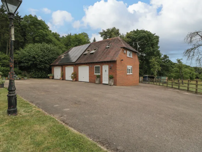 Whitlow Lodge Annex - Image 1
