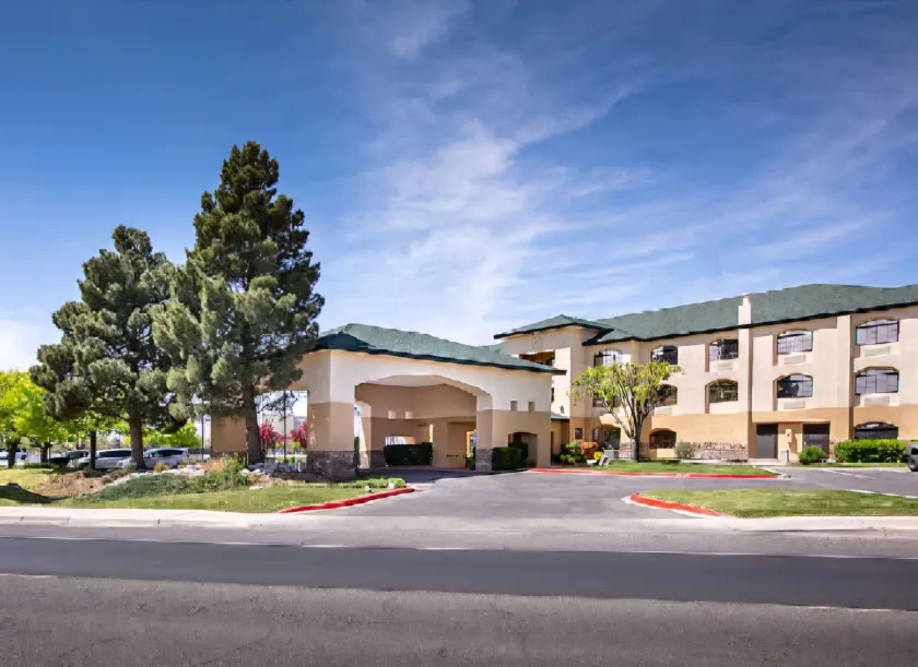 CASH REWARDS INN & SUITES - Image 1