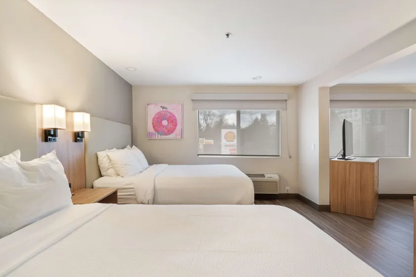 Best Western Lake Oswego Hotel & Suites - Image 1