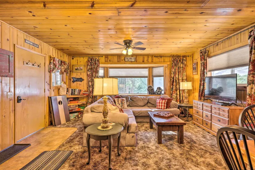California Retreat w/ Deck, Fire Pit & Grill! - Image 1