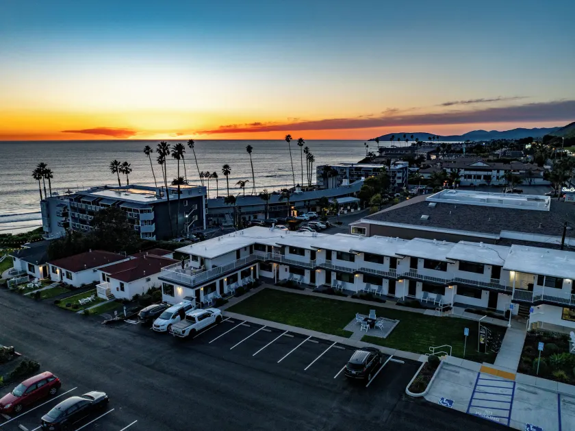 Tides Oceanview Inn and Cottages - Image 1