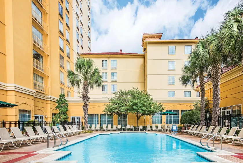 La Quinta Inn & Suites by Wyndham San Antonio Riverwalk - Image 1