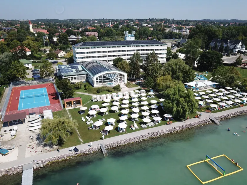 Hotel Marina Port - Image 1
