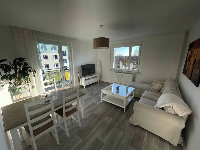 Charming 4-Person Apartment in Hoyerswerda City Center - Image 1