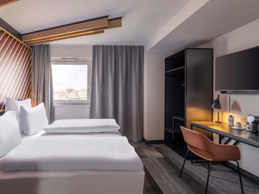 B&B Hotel Erlangen-Süd - Image 1