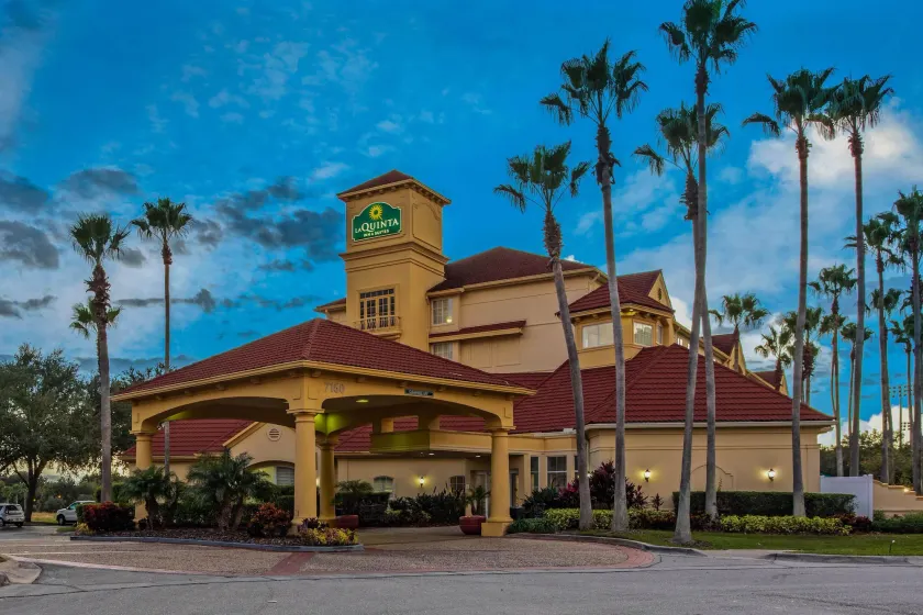 La Quinta by Wyndham Orlando Airport - On Property Food Trucks & Free Airport Shuttle! - Image 1