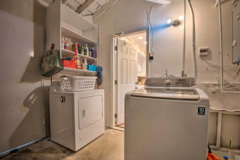 Arcadia Home w/ Sunroom & Deck in Central Location - Interior