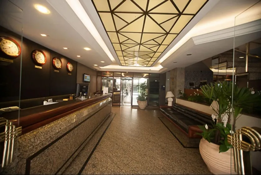 Hotel Plaza Apolo - Image 1