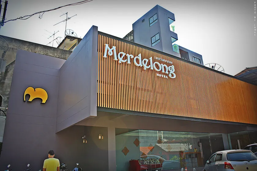 Merdelong Hotel - Image 1