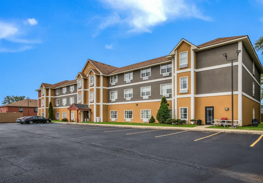 Americas Best Value Inn Three Rivers - Image 1