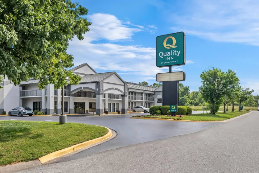 Quality Inn Oak Grove Fort Campbell - Image 1