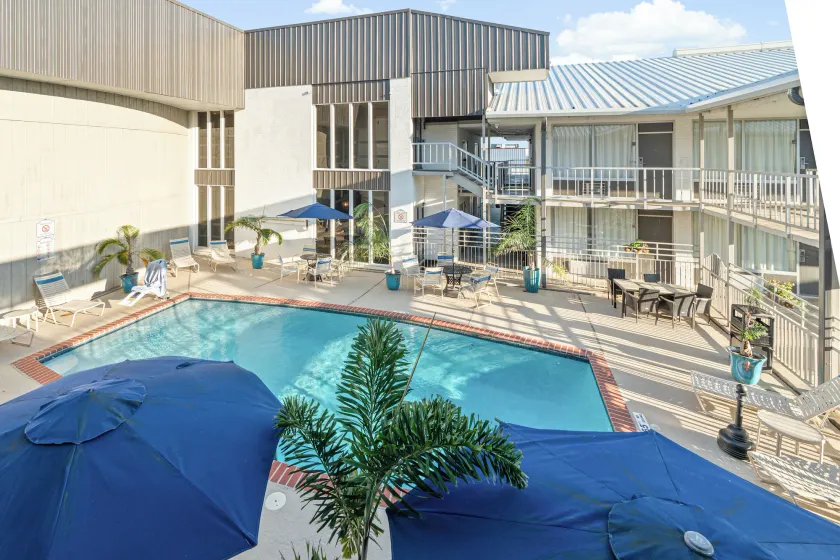 Plantation Inn - Image 1