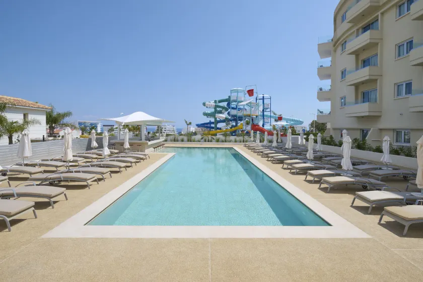  Sunrise Oasis Hotel & Waterpark - Image 1