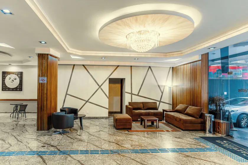 Carillon Plaza Hotel - Image 1