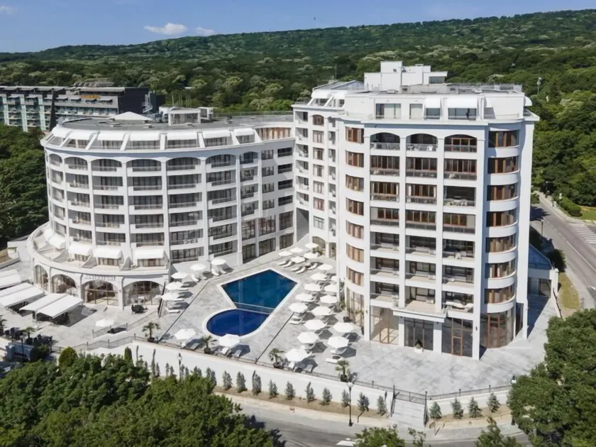 Hotel Continental - Image 1