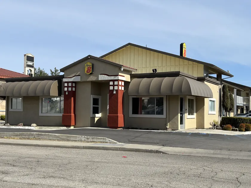 Super 8 by Wyndham Red Bluff - Image 1