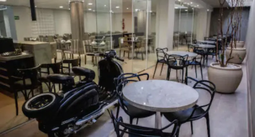 AlphaPark Hotel - Image 1