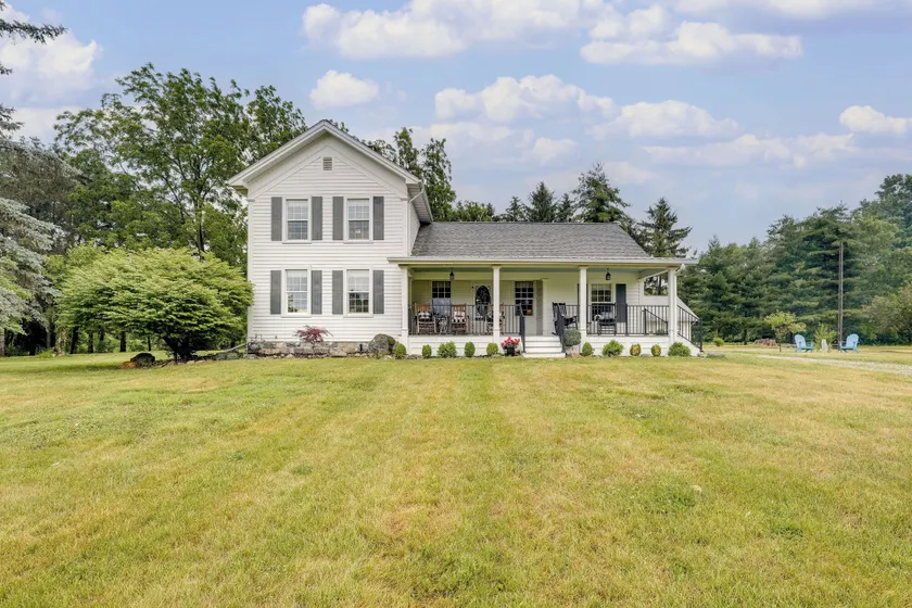 Wolcottville Farmhouse: 18 Mi to Shipshewana - Image 1