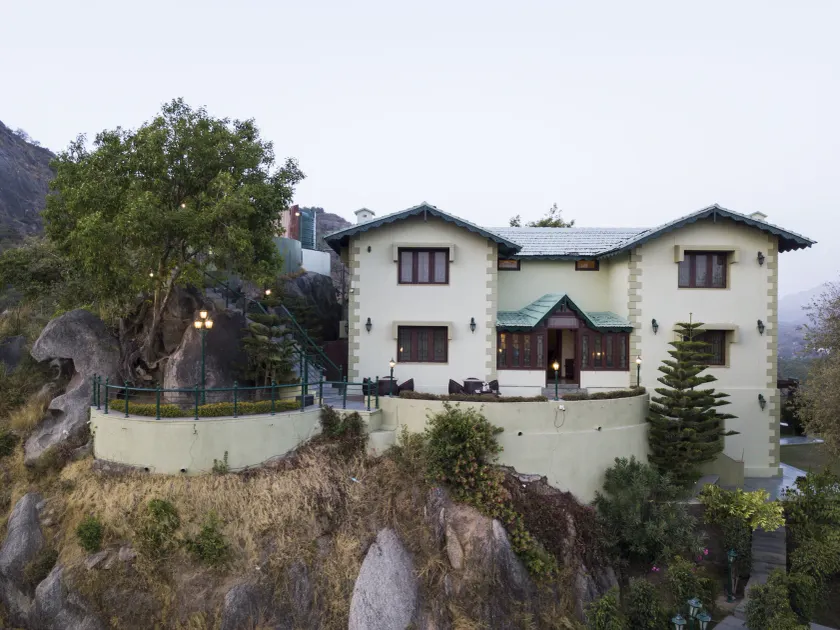 The Colonial Manek Manor - Image 1
