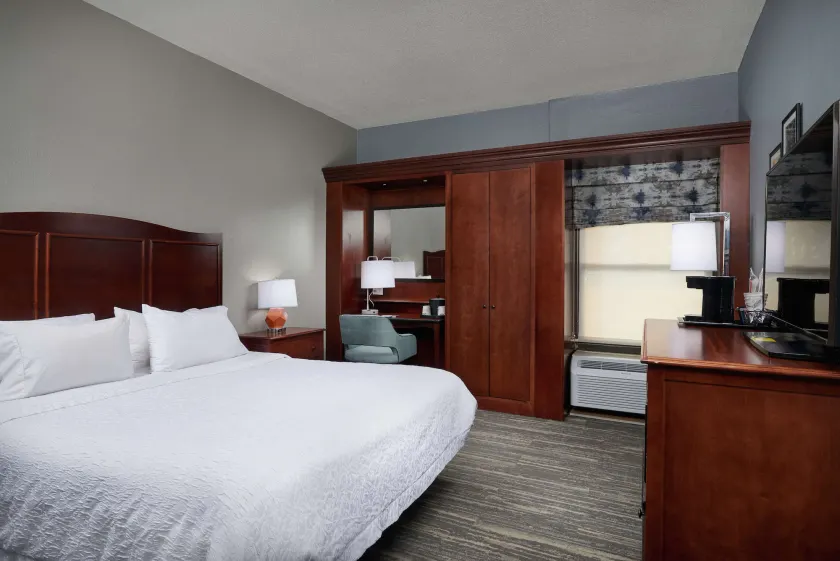 Hampton Inn Beaumont - Image 1