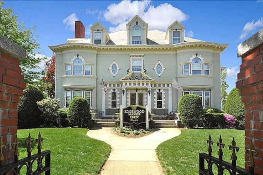 Edgewood Manor Inn Bed and Breakfast - Image 1