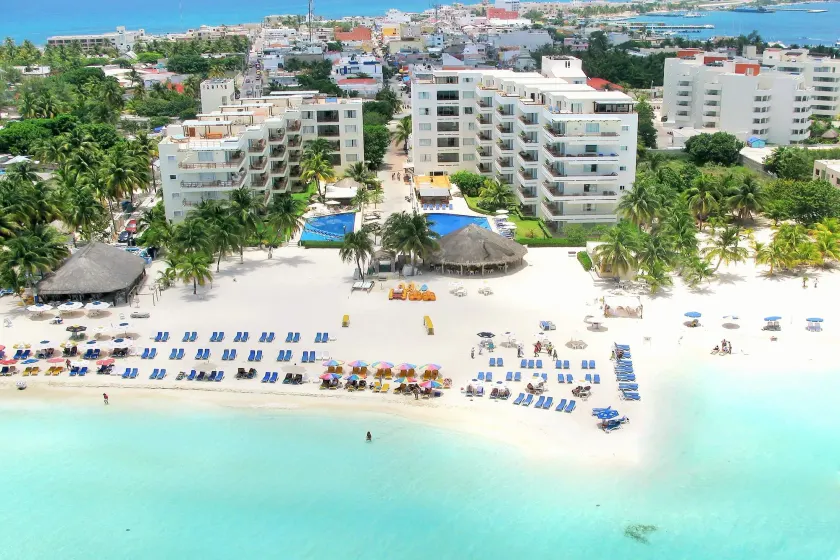 Ixchel Beach Hotel - Image 1
