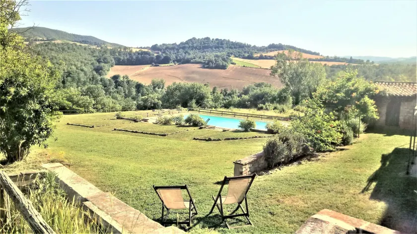 Umbrian Farmhouse Retreat with Private Pool and Garden - Image 1