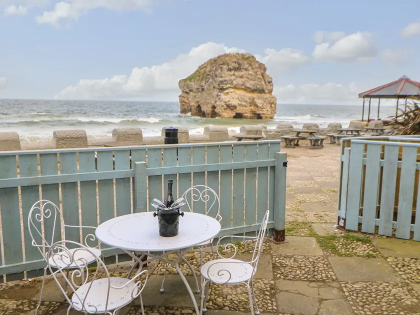 The Beach Apartment - Image 1