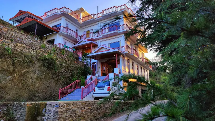 Hotel Basa Palace By GRB - Image 1