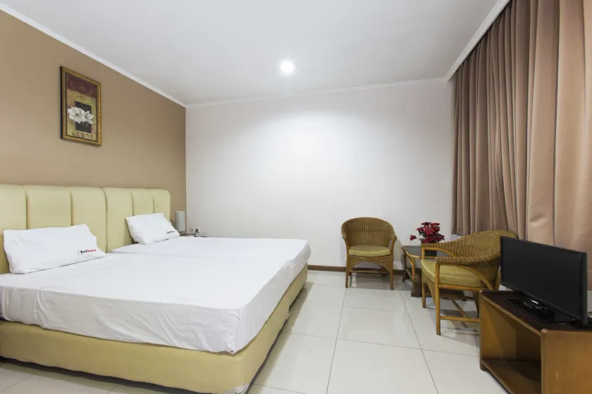 RedDoorz near Gondangdia Station - Image 1