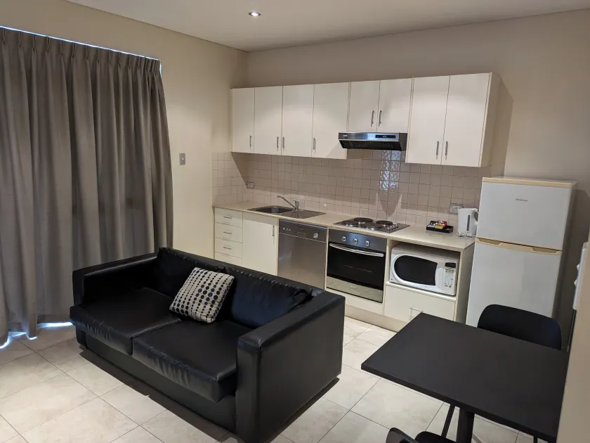 Mawson Lakes Hotel - Image 1