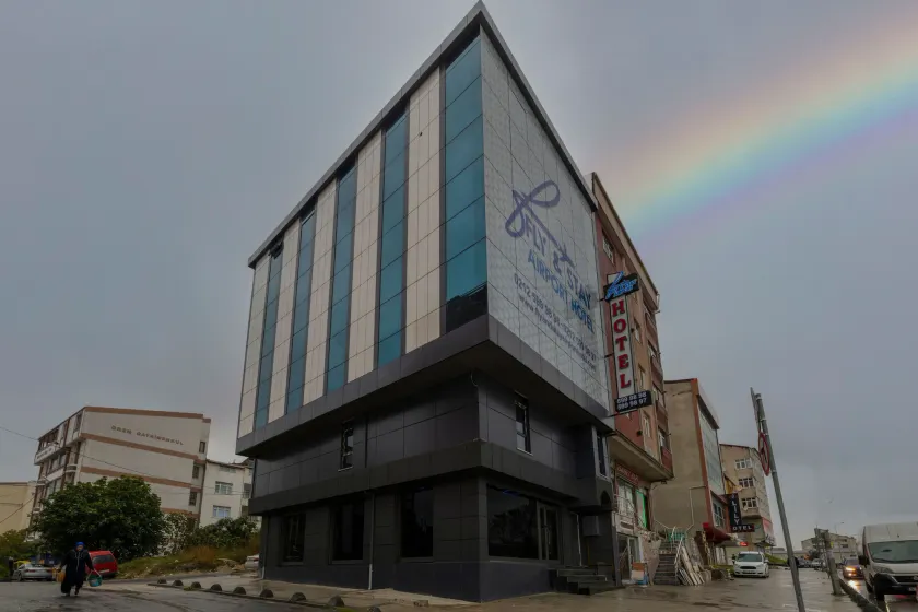 Fly And Stay Airport Hotel - Image 1