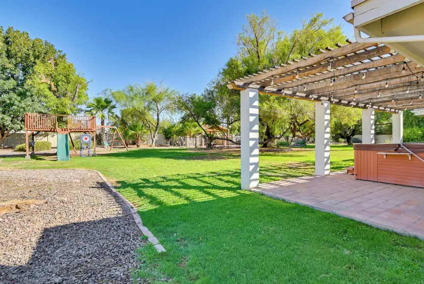 Family Gem in Paradise Valley: Hot Tub, Large Yard - Innvendig