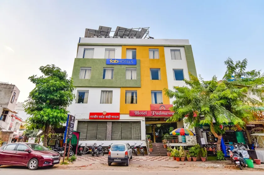 FabHotel Padmawati Palace - Near Elements Mall - Image 1