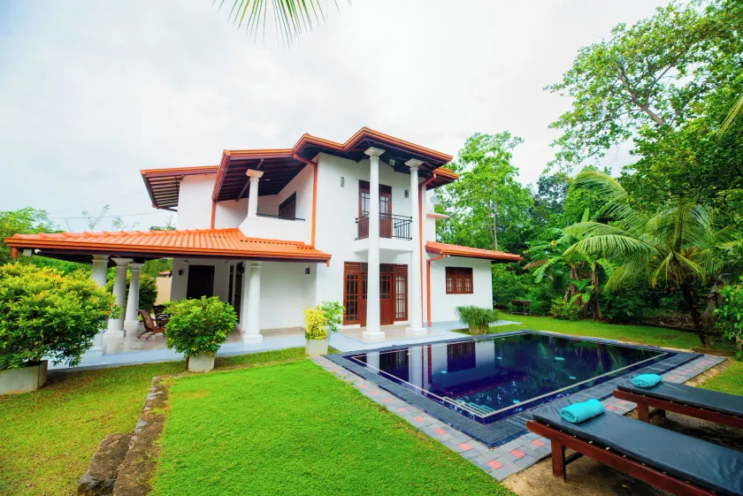Villa Almond Leaf - Image 1