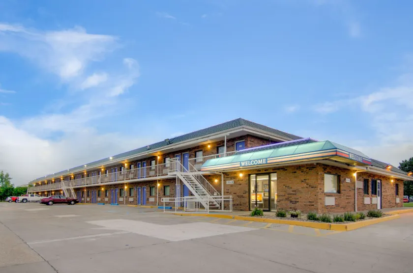 Motel 6-Salina, KS - Image 1