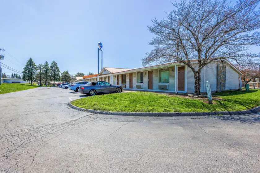 Cozy Garden Inn By OYO Hwy 40 Richmond - Image 1