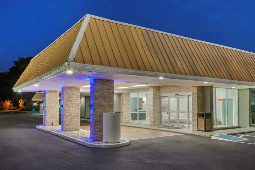 Quality Inn & Suites Pawleys Island - Image 1