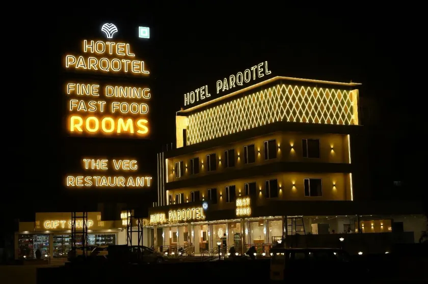 HOTEL PARQOTEL - Image 1