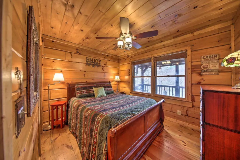 Ellijay Escape on Briar Creek w/ Hot Tub & Views! - Chambre