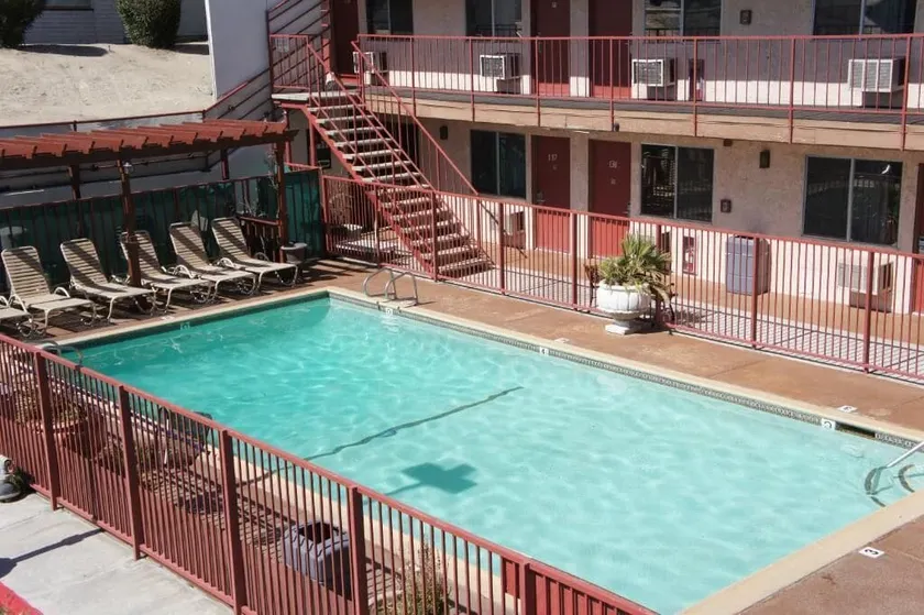 Days Inn by Wyndham Victorville/Hesperia I-15 & Palmdale Rd - Image 1