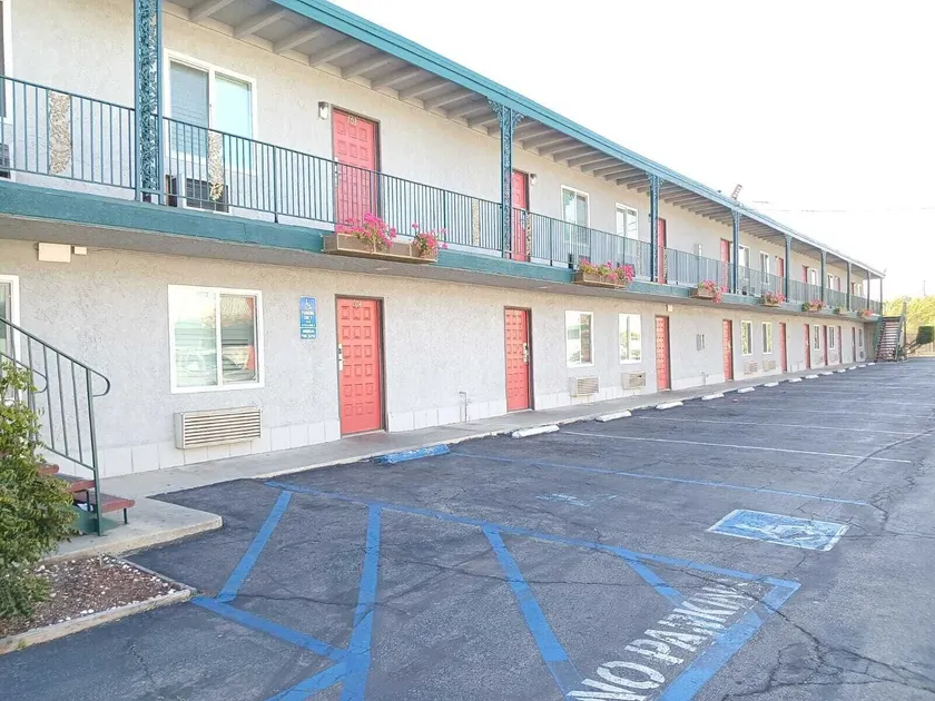 Pomona Inn - Image 1