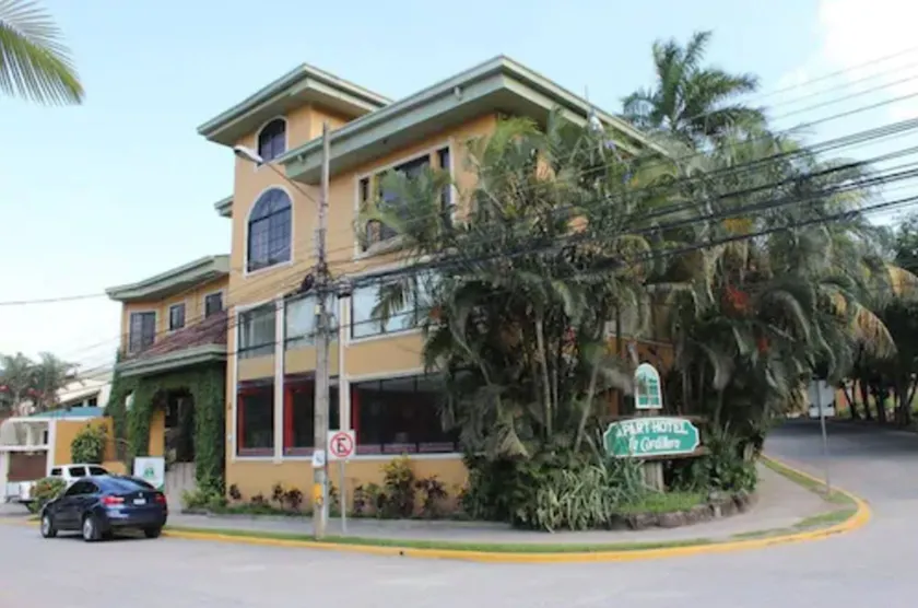 Aparthotel La Cordillera - Image 1