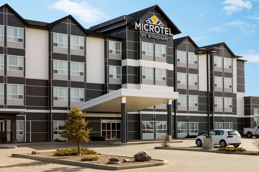 Microtel Inn & Suites by Wyndham Lloydminster - Image 1