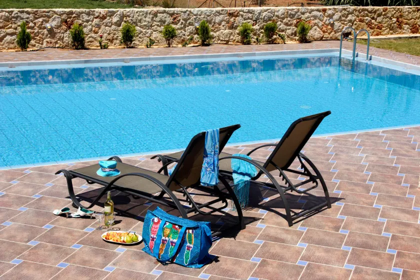 Theros Hotel - Image 1