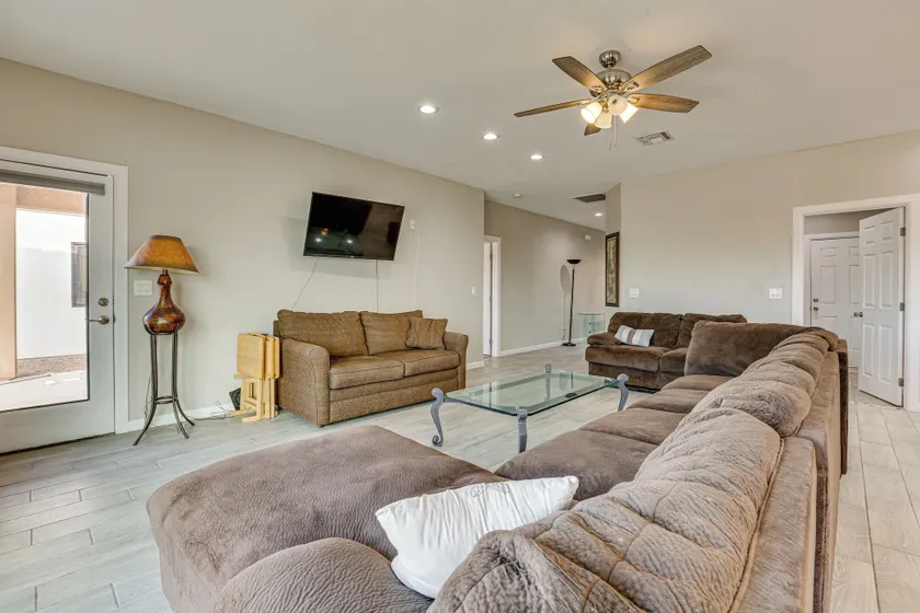 7 Mi to Golf: Mtn-view Retreat in Bullhead City - Image 1