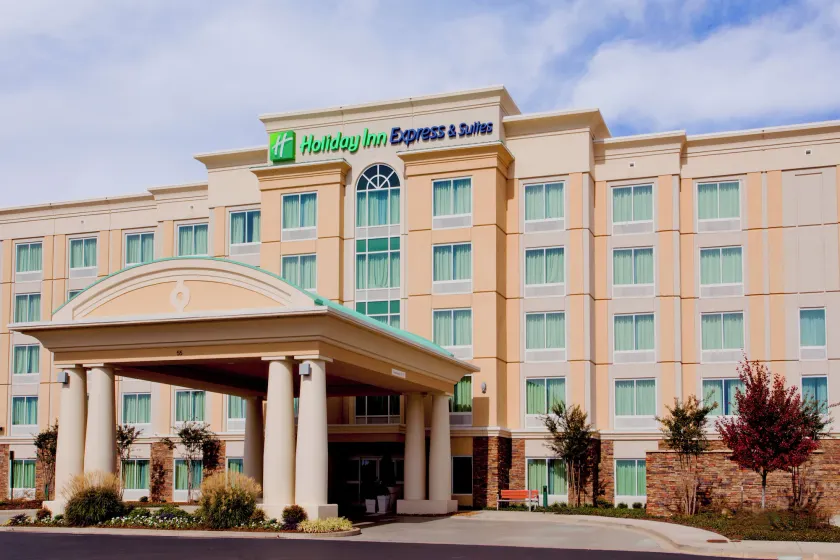 Holiday Inn Express Hotel & Suites Jackson Northeast by IHG - Image 1