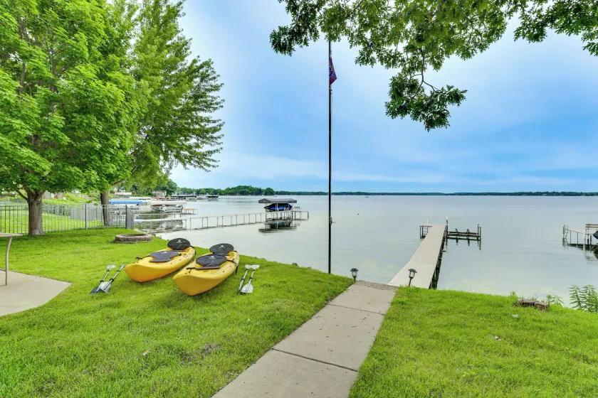 Family friendly Lake Waubesa Home: Boat Swim - Image 1